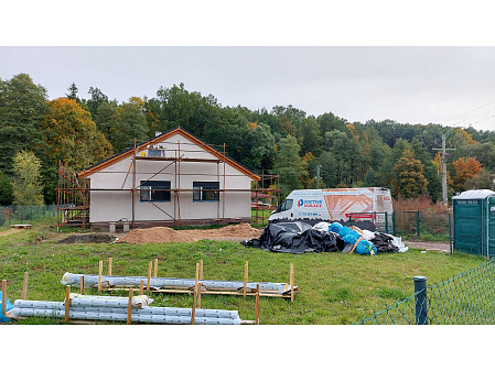 Zateplení stropu dřevostavby rodinného domu se sedlovou střechou ve Vrchlabí